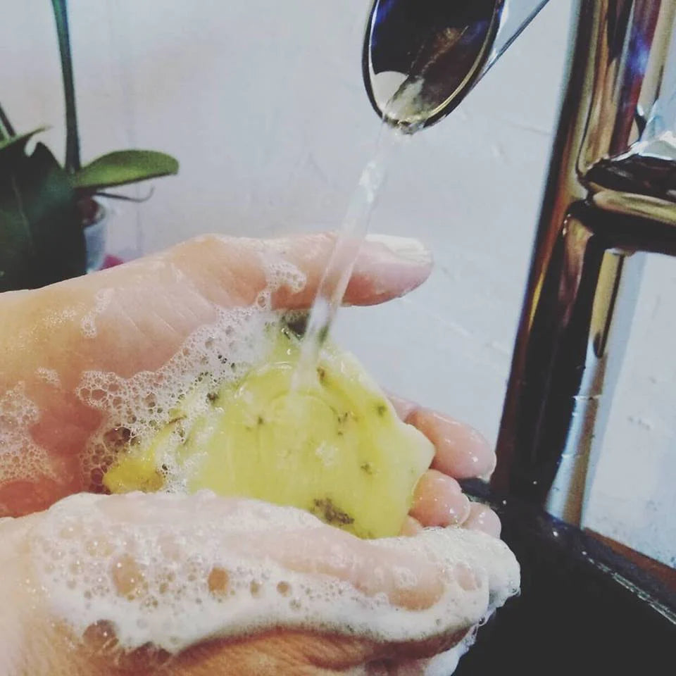 Ručno rađeni organski sapun s aktivnim ugljenom i mentom - 90g
