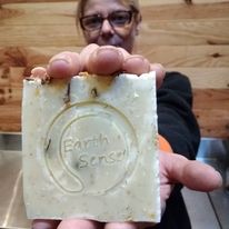 Ručno rađeni organski sapun s aktivnim ugljenom i mentom - 90g